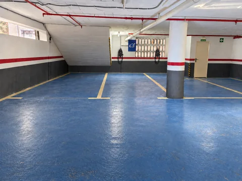 Zona de carga para vehículos eléctricos en Garaje Golden Park